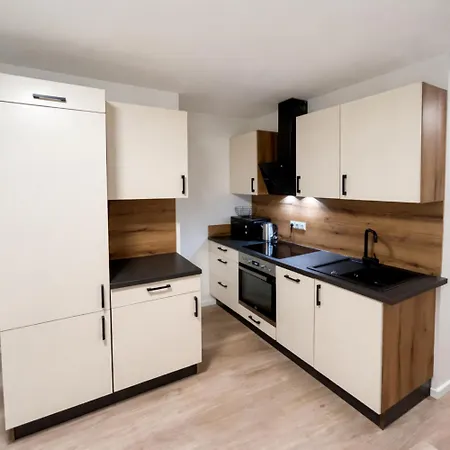 Family Near Moelltaler Gletscher 2 *