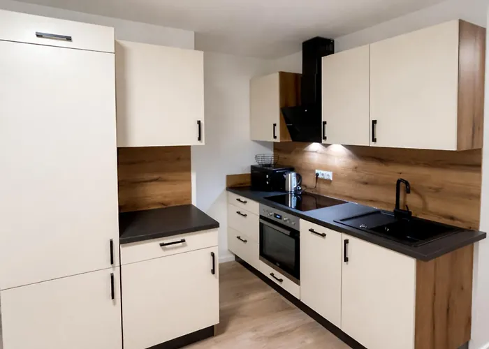 Family Near Moelltaler Gletscher 2 *